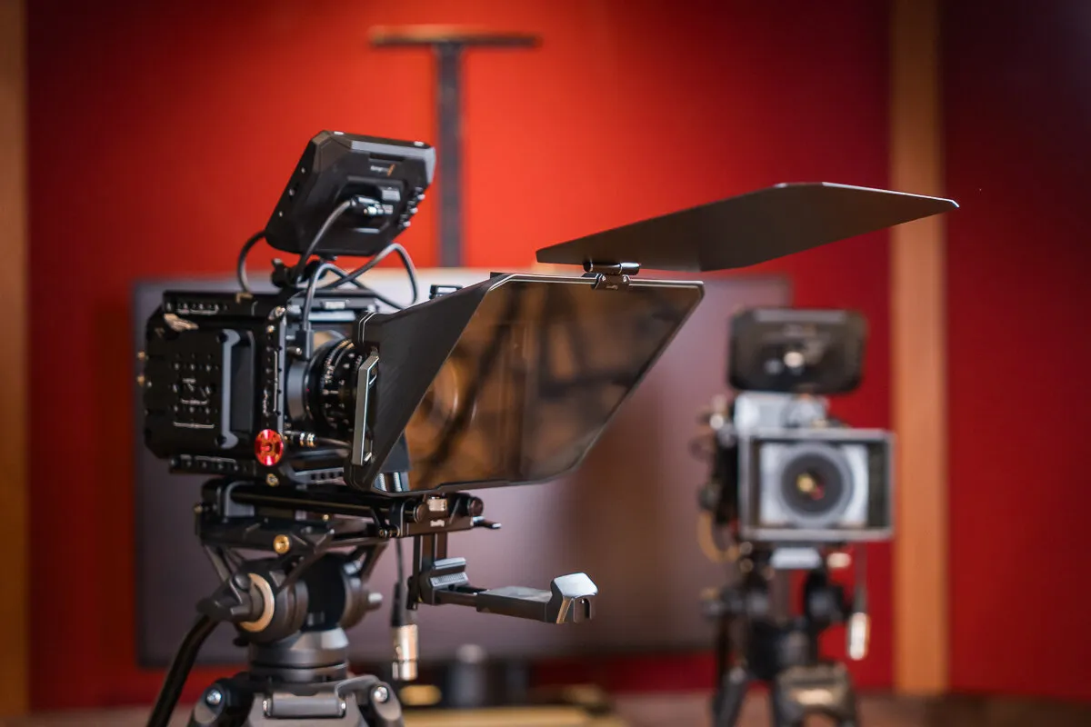 Blackmagic κάμερα με teleprompter στο studio